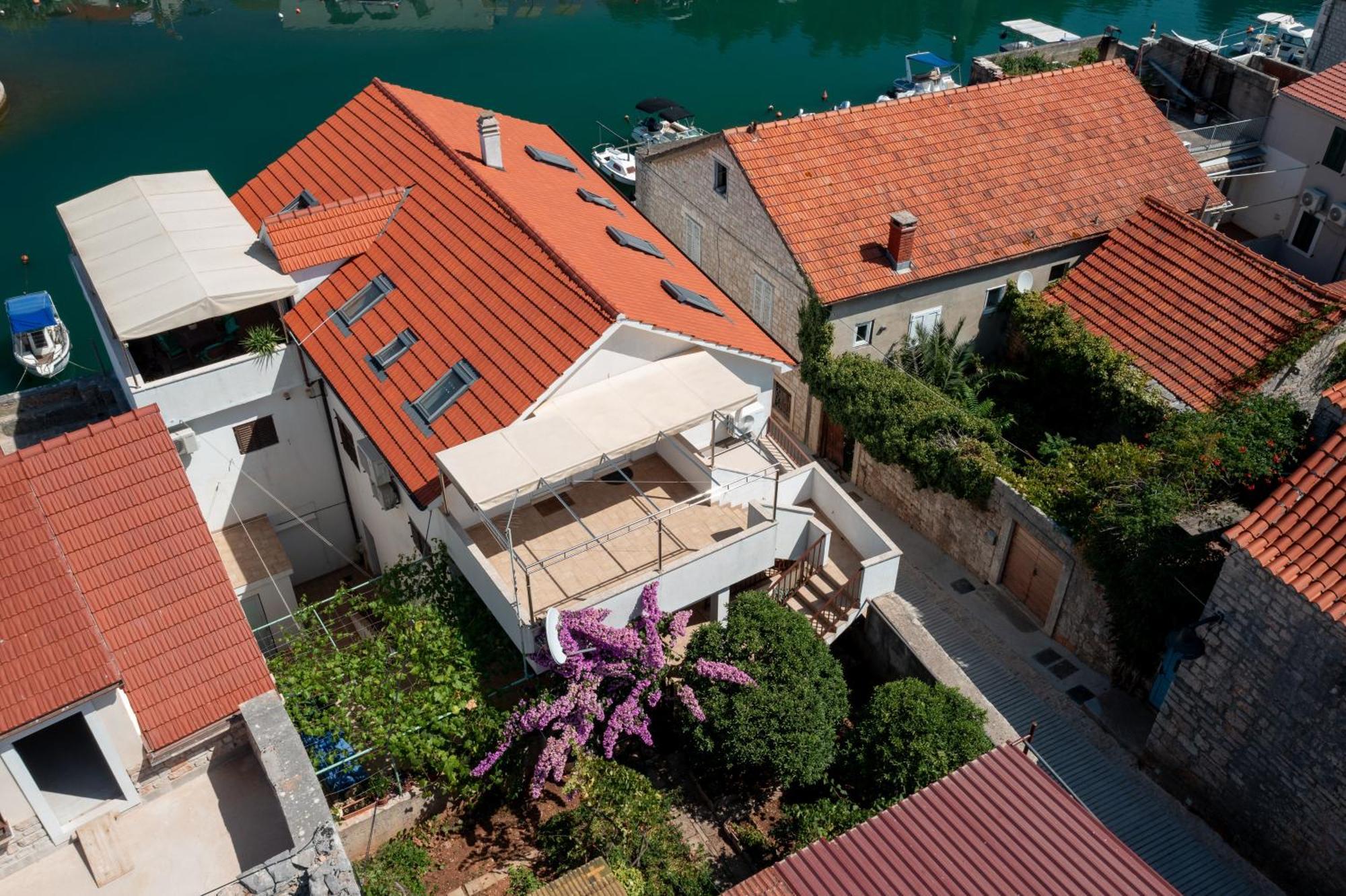 Apartments Damjanic Jerko Vrboska Bagian luar foto